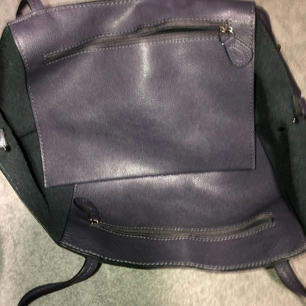 Elegant Blue Leather Tote Bag with Structured Design